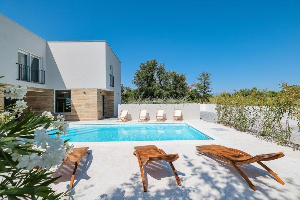 Vesna Villa