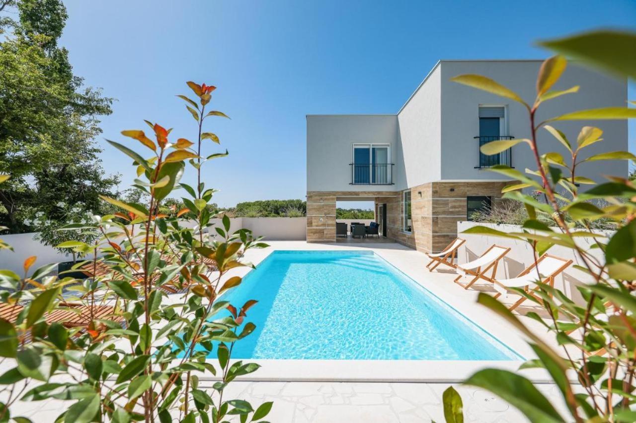 Vesna Villa